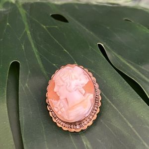 Gorgeous Cameo Brooch